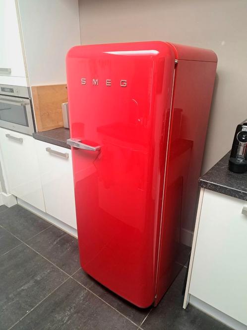 Smeg koelkast retro rood (FAB28RRD5), Witgoed en Apparatuur, Koelkasten en IJskasten, Gebruikt, Met vriesvak, 200 liter of meer