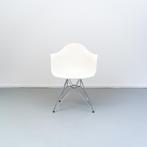 4x Vitra Eames DAR Kuipstoel Wit - Chroom Eiffelonderstel, Huis en Inrichting, Stoelen, Ophalen of Verzenden, Zo goed als nieuw