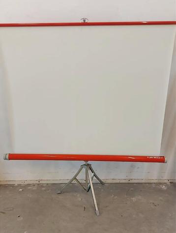 Projectorscherm beschikbaar voor biedingen