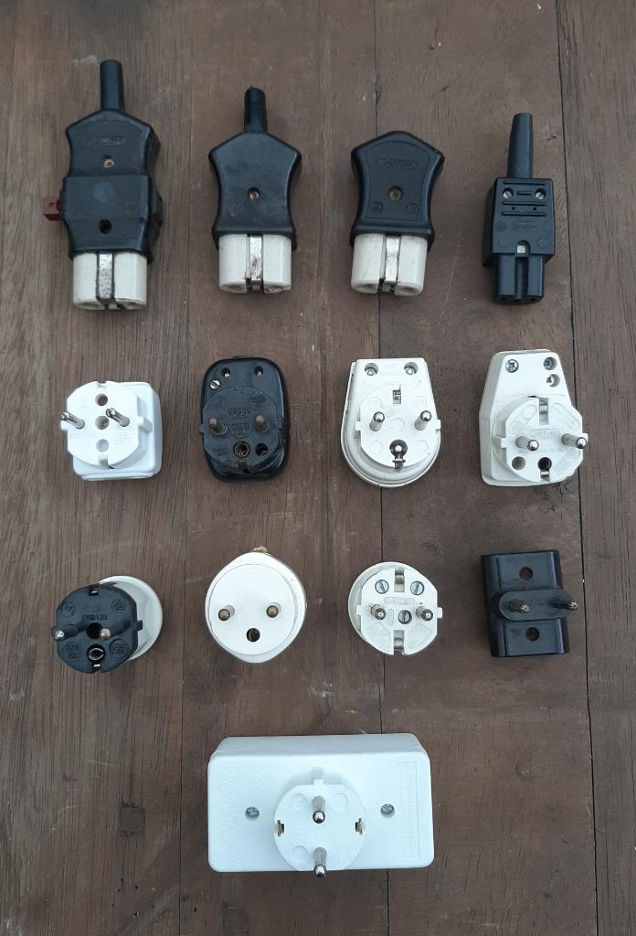 Retro Vintage Oude Klassieke Bakelieten Stekkers, Antiek en Kunst, Antiek | Lampen, Ophalen