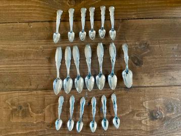 19 diverse antieke zilveren biedermeier lepeltjes beschikbaar voor biedingen