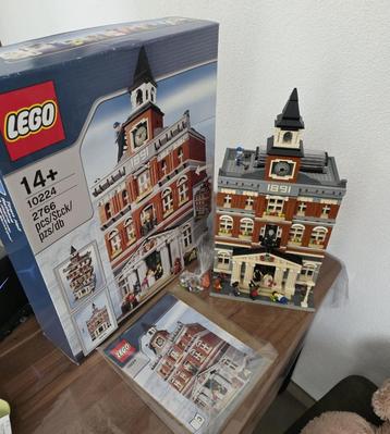 lego stadhuis, nr 10224, compleet met doos en boekjes beschikbaar voor biedingen