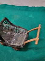 Bloempot mandje in de vorm van kinderwagen riet, Tuin en Terras, Bloempotten, Ophalen of Verzenden, 'T Olde Gre-j, Info@toldegrej.nl