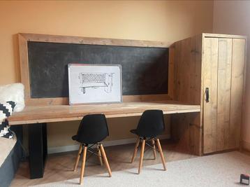 Mooie steigerhouten speeltafel met opbergvakken. beschikbaar voor biedingen