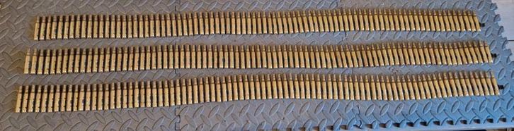 hulzen 1 meter 5.56 minimi band, Verzamelen, Militaria | Algemeen, Landmacht, Hulzen of Bodemvondsten, Nederland, Ophalen of Verzenden