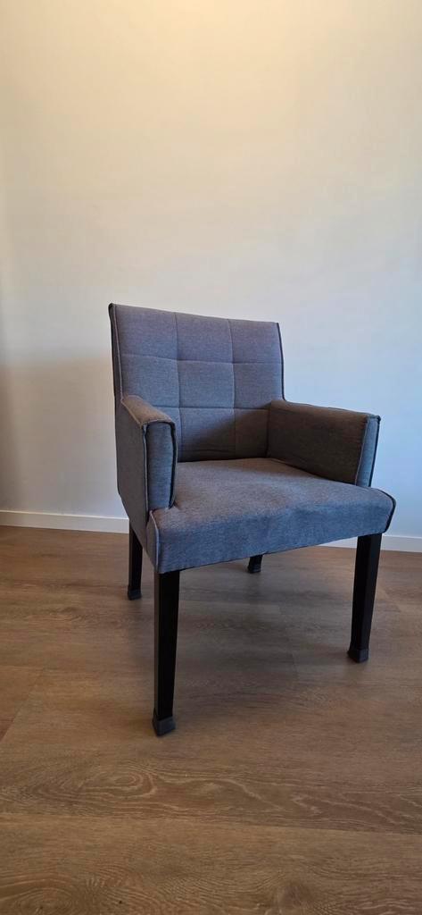 6 Donkergrijze Eetkamerstoelen met Armleuning en Viltdoppen, Huis en Inrichting, Stoelen, Vijf, Zes of meer stoelen, Grijs, Ophalen