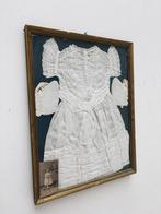 Ingelijst doopjurkje, Antiek en Kunst, Ophalen of Verzenden