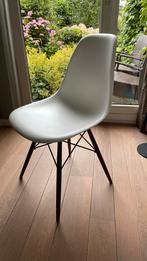 Vitra Eames stoel, Huis en Inrichting, Ophalen, Kunststof, Wit, Zo goed als nieuw
