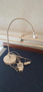 te koop witte tafellamp met lange veer om de lamp te stellen, Huis en Inrichting, Lampen | Tafellampen, Verzenden, Zo goed als nieuw