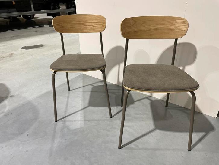 2 By - Boo stoelen - Scandinavisch design, Huis en Inrichting, Stoelen, Zo goed als nieuw, Twee, Hout, Grijs, Ophalen