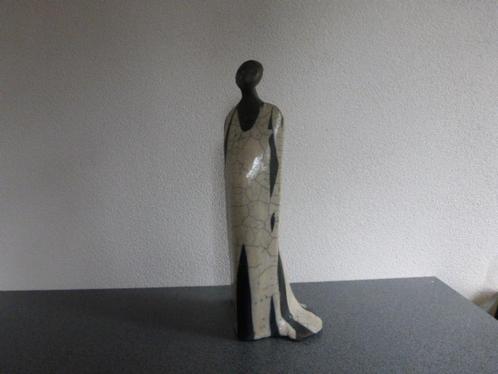 UNIEK beeld vrouw  HANDMADE raku gestookt, Antiek en Kunst, Kunst | Beelden en Houtsnijwerken, Ophalen of Verzenden