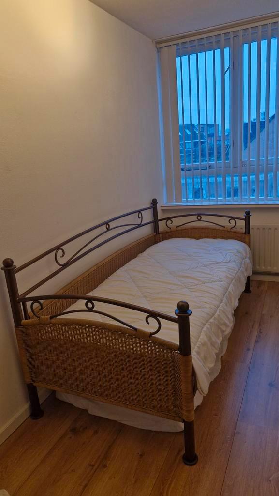 Eenpersoonsbed 90x200, Huis en Inrichting, Slaapkamer | Bedden, Gebruikt, Eenpersoons, 90 cm, 200 cm, Metaal, Bruin, Ophalen