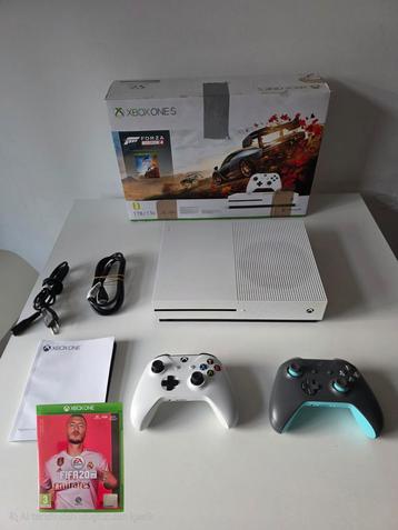 Z.g.a.n Xbox One S 1tb Disc Edition met twee controllers fif beschikbaar voor biedingen