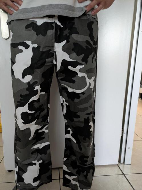 Gymshark broek, Kleding | Heren, Broeken en Pantalons, Nieuw, Overige maten, Overige kleuren, Ophalen of Verzenden