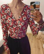 Dames body top, roze, gebloemd, Nikkie, v-hals, maat S, zgan, Ophalen of Verzenden, Zo goed als nieuw, Nikkie, Lange mouw