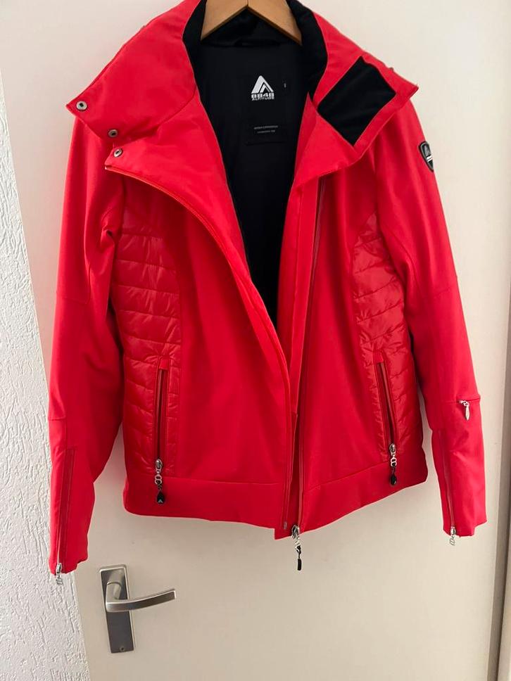 Ski Jack Rood Maat 40 (nieuw). Merk: 8848 Altitude, Kleding | Dames, Wintersportkleding, Zo goed als nieuw, Jack, Maat 38/40 (M)