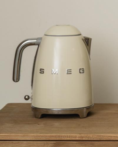 Smeg Kettle Cream 1.7 liter, Witgoed en Apparatuur, Waterkokers, Zo goed als nieuw, 1 tot 2 liter, Ophalen