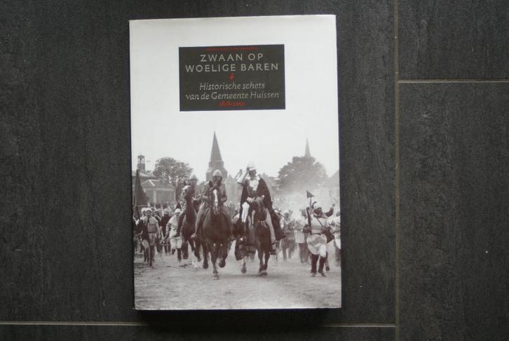 ZWAAN OP WOELIGE BAREN:Historische schets vd Gemeente Hui, Boeken, Streekboeken en Streekromans, Zo goed als nieuw, Ophalen of Verzenden