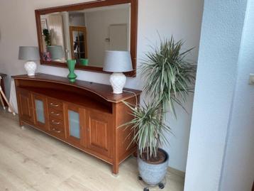 dressoir beschikbaar voor biedingen