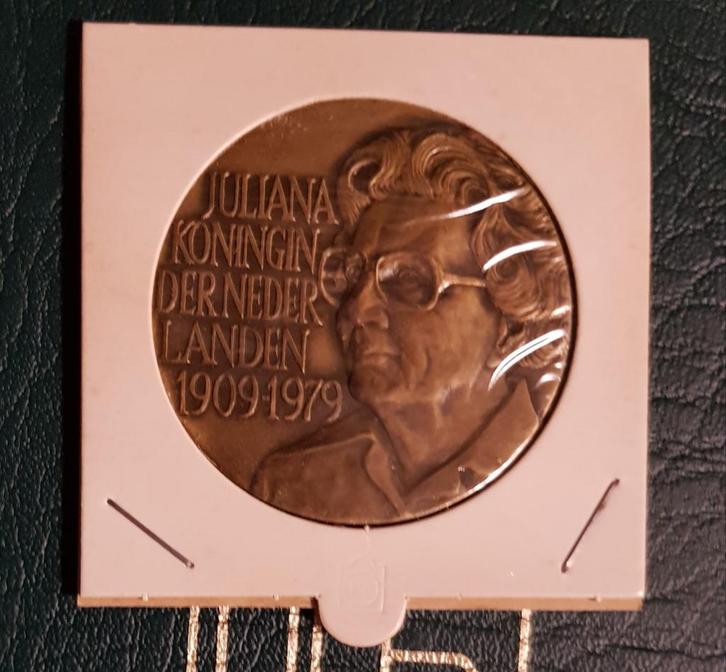 Mooie Penning Koningin JULIANA., Postzegels en Munten, Penningen en Medailles, Brons, Nederland, Ophalen of Verzenden