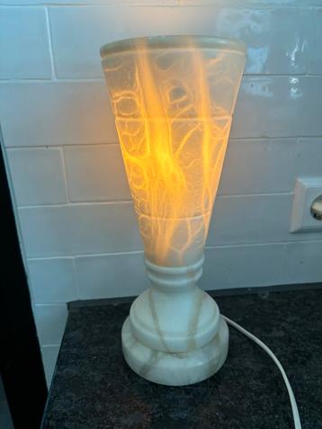 Mooie lamp soort marmer/albast 33 cm beschikbaar voor biedingen