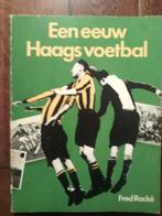 voetbalboek-Een eeuw Haags voetbal, Boeken, Ophalen of Verzenden, Gelezen, Balsport