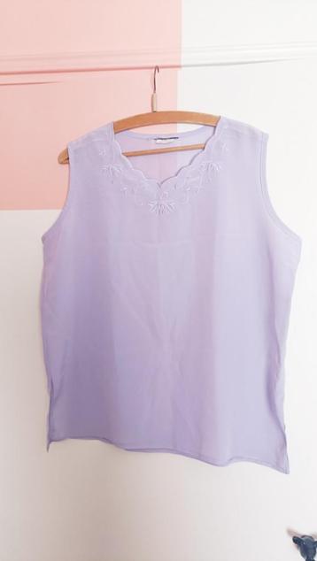 Vintage lila / licht paarse top met geborduurde sierrand beschikbaar voor biedingen