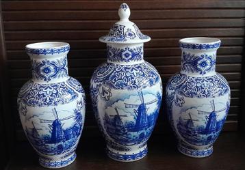 DELFTS BLAUWE VAZEN EN WANDBORD beschikbaar voor biedingen