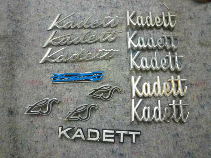 Opel Rekord Kadett en diverse emblemen gebruikt, Auto diversen, Overige Auto diversen, Ophalen of Verzenden