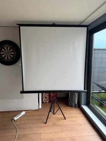 Beamer scherm beschikbaar voor biedingen