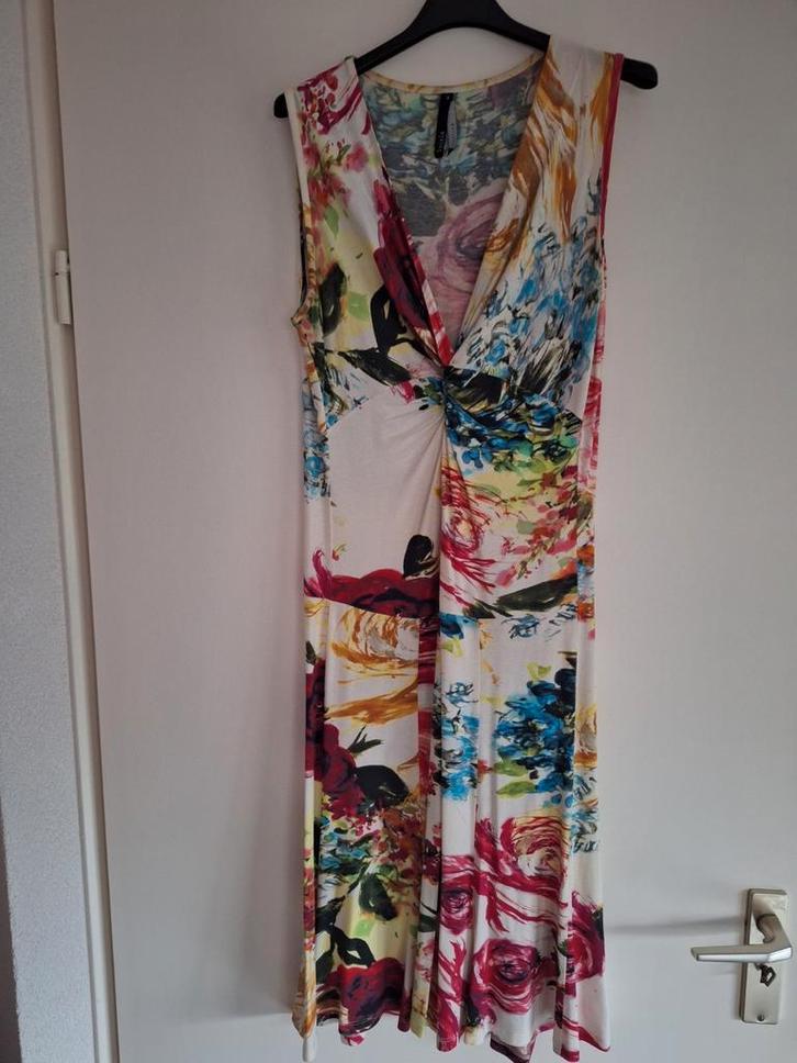 Prachtige gebloemde jurk Inizia Collection, Kleding | Dames, Jurken, Zo goed als nieuw, Maat 38/40 (M), Overige kleuren, Knielengte