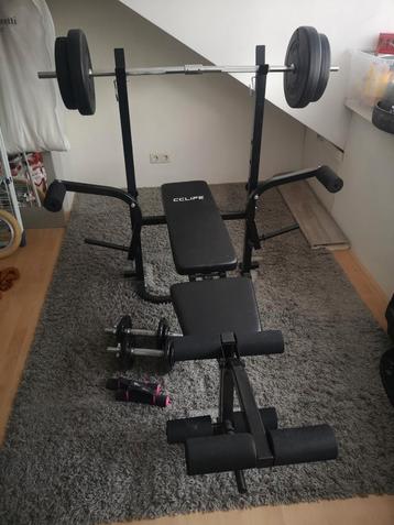 Fitnessbank met verschillende gewichten en halters!  beschikbaar voor biedingen