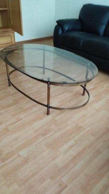 Glazen salontafel beschikbaar voor biedingen