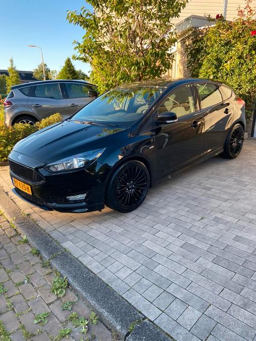 Ford Focus 1.0 Ecoboost 2017 Zwart distributieriem geknapt, Auto's, Ford, Particulier, Focus, Benzine, A, Hatchback, Handgeschakeld
