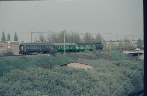eil349 Dia - NS 1100 serie - Arnhem - ca 1970-1978, Verzamelen, Spoorwegen en Tramwegen, Gebruikt, Trein, Kaart of Prent, Verzenden
