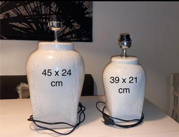 Set van 2 Witte Tafellampen(alleen de voet) beschikbaar voor biedingen