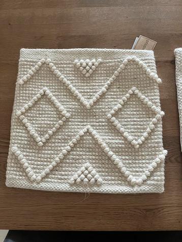 Sierkussen overtrekken. Ecru 40/40cm. beschikbaar voor biedingen