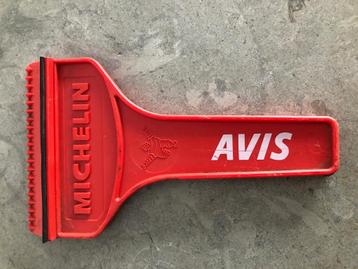 D.36 / Vintage Michelin IJskrabber (AVIS) beschikbaar voor biedingen