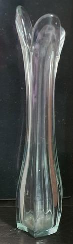 Antiek oude vaas glaskunst doorzichtig zeegroen dik glas, Huis en Inrichting, Woonaccessoires | Vazen, Minder dan 50 cm, Glas