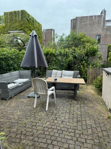 Al mijn meubels zijn te koop voor een goede prijs. beschikbaar voor biedingen