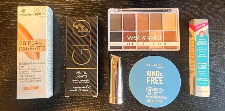 Pakketje make up glowy naturel look in light/medium tinten, Sieraden, Tassen en Uiterlijk, Uiterlijk | Cosmetica en Make-up, Nieuw