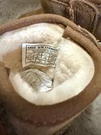 Nieuwe UGG Slofjes Maat 18 bruin orgineel, Ophalen of Verzenden, Nieuw, Jongetje of Meisje, Slofjes