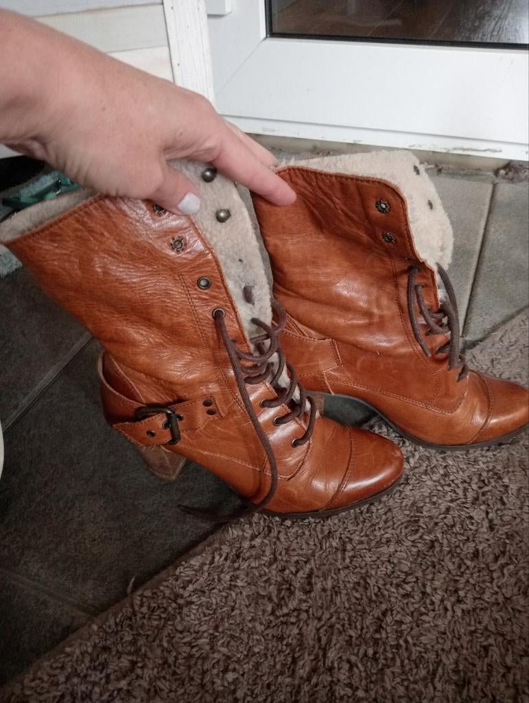 Bruine leren veterlaarzen met bont maat 39, Ophalen of Verzenden