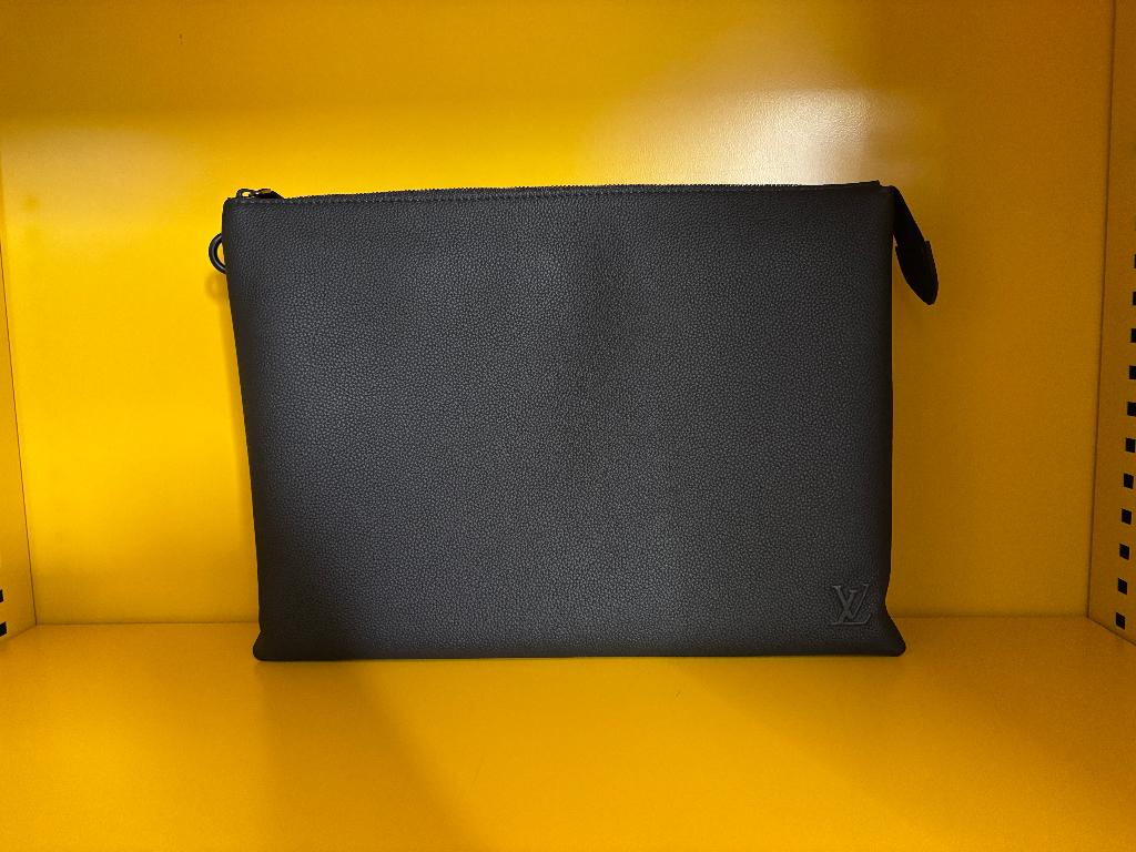 Louis Vuitton DUO Pouch Aerogram Zwart NIEUW M25943, Ophalen of Verzenden, Nieuw, Zwart, Handtas