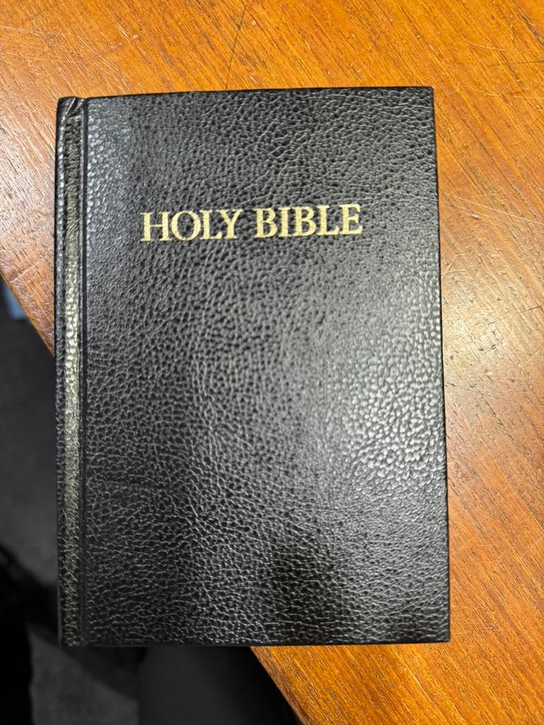 Holy Bible, Ophalen of Verzenden, Zo goed als nieuw