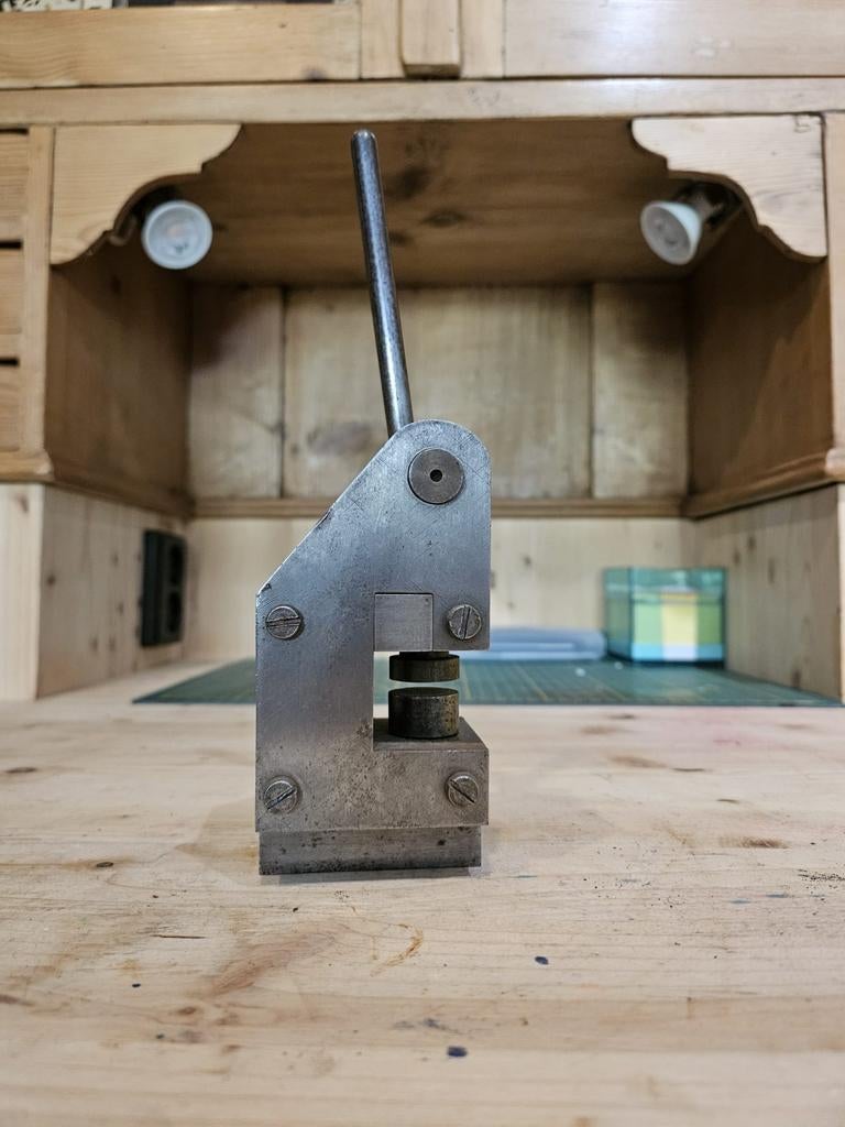 Vintage Ponsmachine - Handpers voor diverse toepassingen, Doe-het-zelf en Verbouw, Gereedschap | Handgereedschap, Ophalen of Verzenden