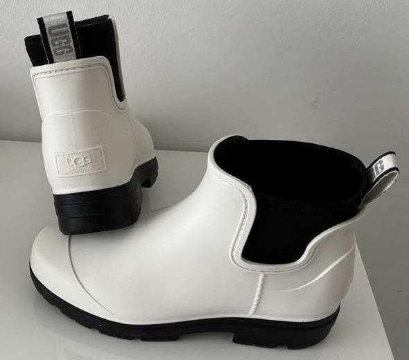 UGG enkellaarzen maat 40  Origineel, Kleding | Dames, Schoenen, Wit, Lage of Enkellaarzen, Nieuw, Ophalen of Verzenden