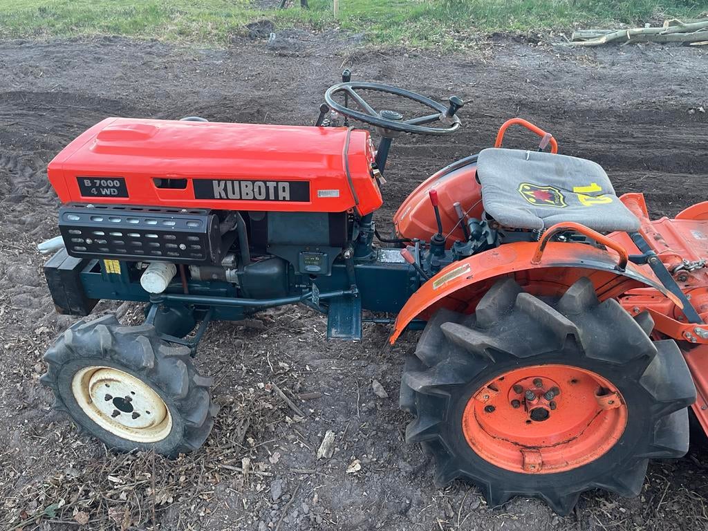 Kubota B7000 - Gloeit, start, loopt - 4x4, Ophalen, Gebruikt, 50 cm of meer