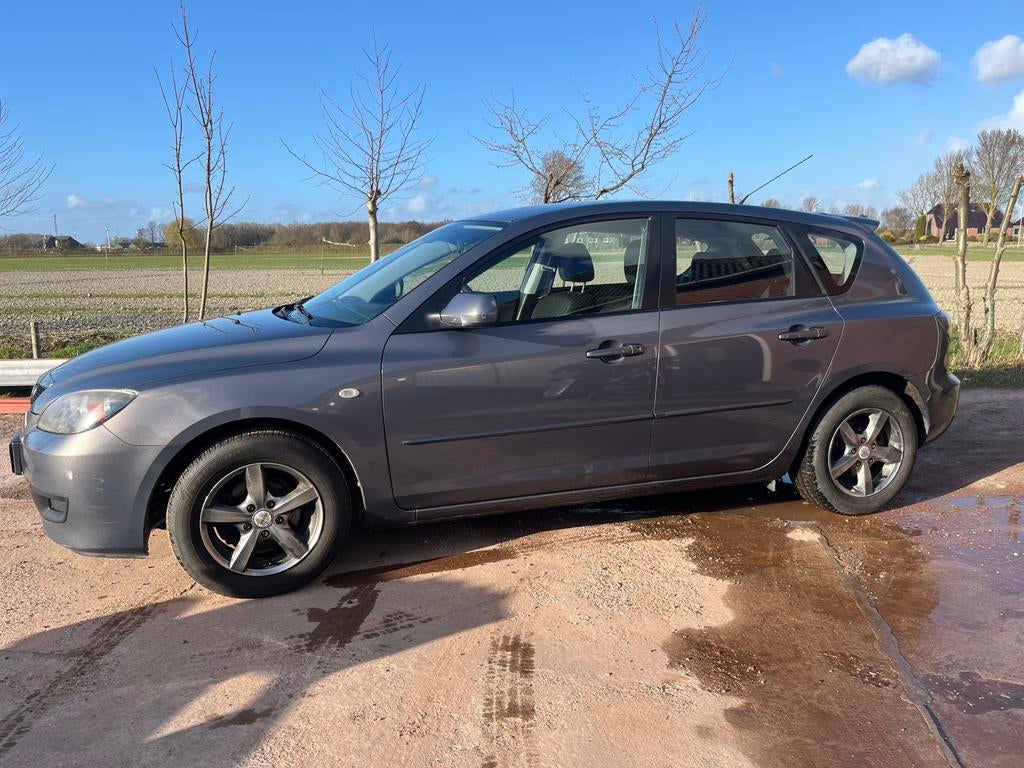 Mazda 3 1.6 Hatchback 2008 Grijs, Auto's, Mazda, Voorwielaandrijving, Stof, Zwart, 4 cilinders