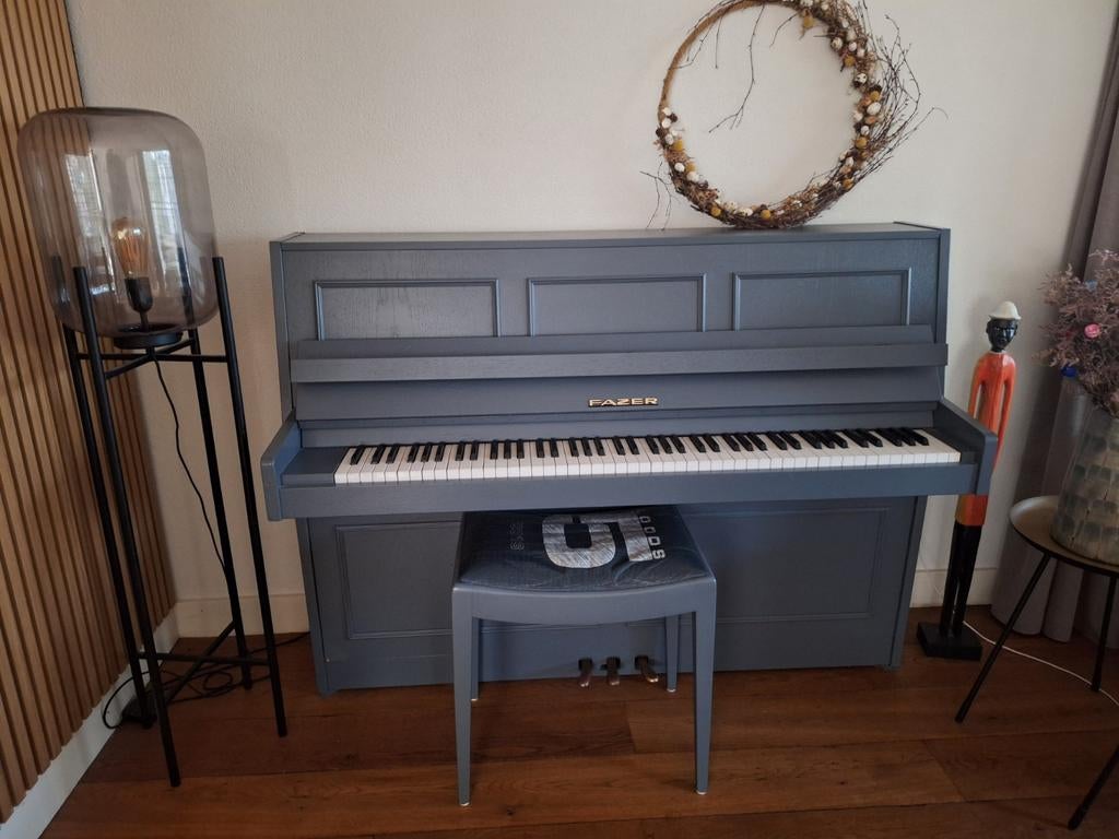 Fazer piano - Grijs overgeschilderd, Muziek en Instrumenten, Piano's, Ophalen, Gebruikt